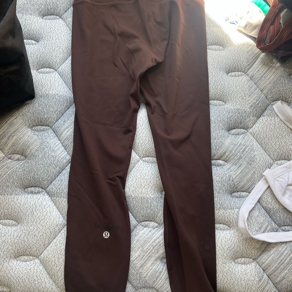 SPECIAL Lululemon MUSKOKA Wunder Train 25’ size 6, with MUSKOKA heat press. - Picture 2 of 5